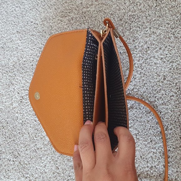 Envelope style purse - EUC - Picture 3 of 3